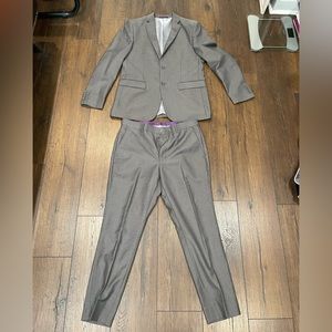 Vinci Men’s gray suit (jacket + pants)